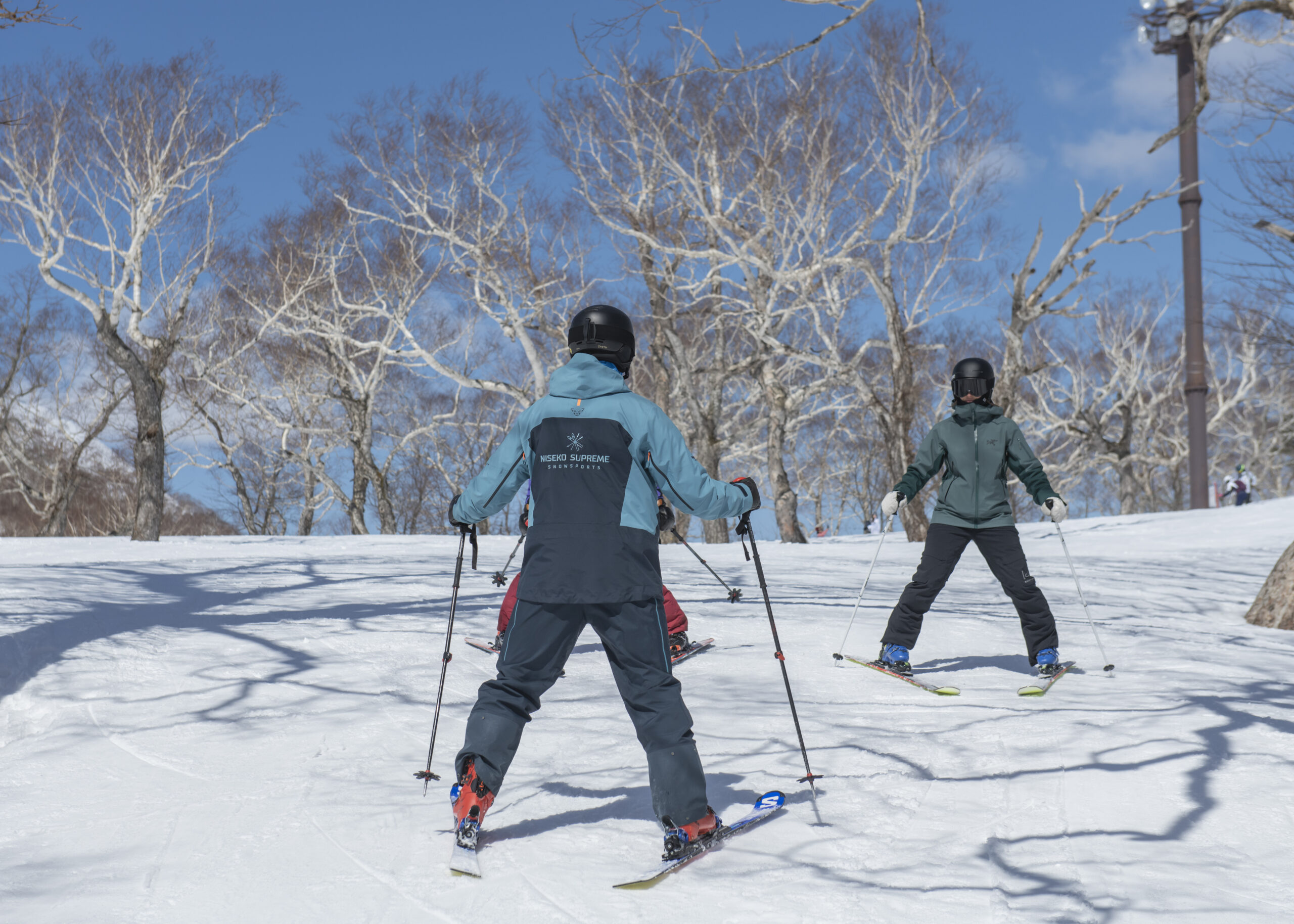 how to stand up on a snowboard